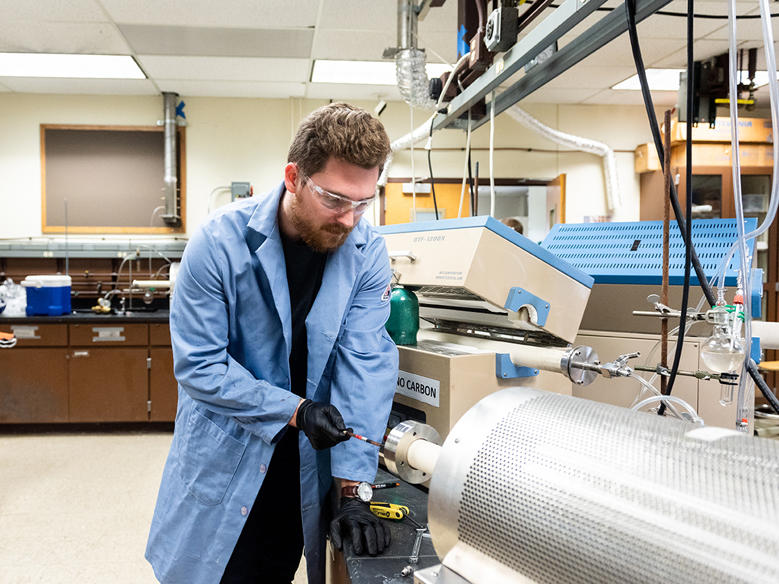 researcher in manthiram lab